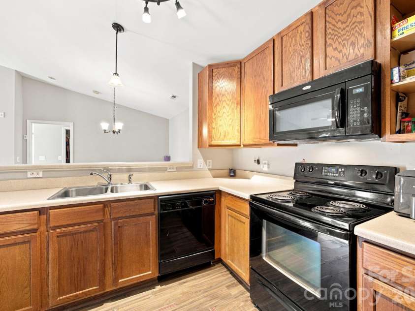 17257 Doe Valley Court, Cornelius, NC 28031.  MLS# CAR4405908, YatesRealty ID 39617. Kitchen