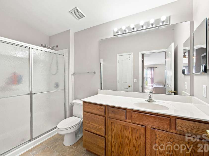17257 Doe Valley Court, Cornelius, NC 28031.  MLS# CAR4405908, YatesRealty ID 39617. Primary Bathroom