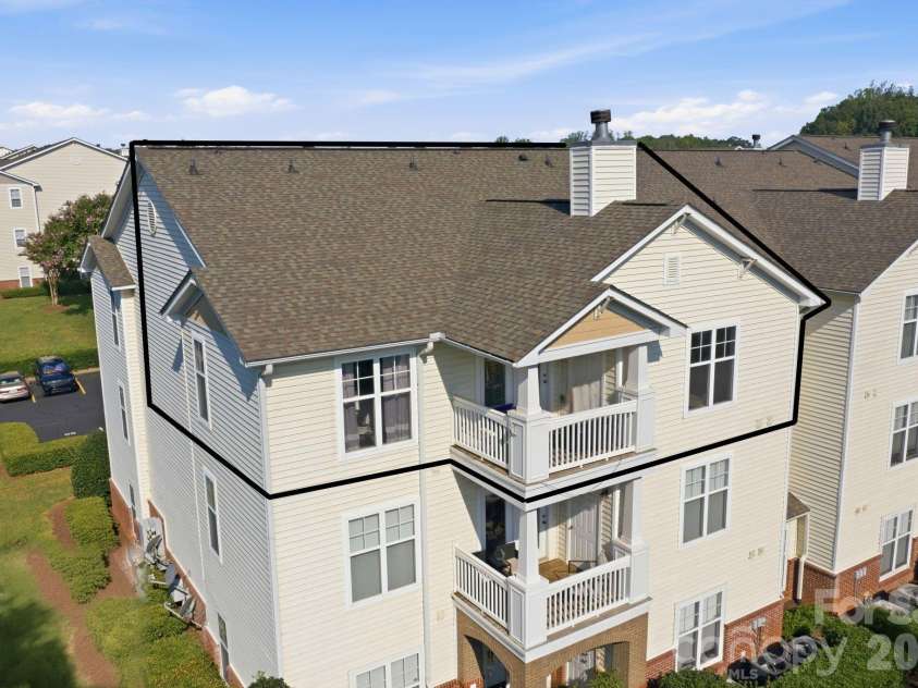 17257 Doe Valley Court, Cornelius, NC 28031.  MLS# CAR4405908, YatesRealty ID 39617. Top Floor Corner Unit