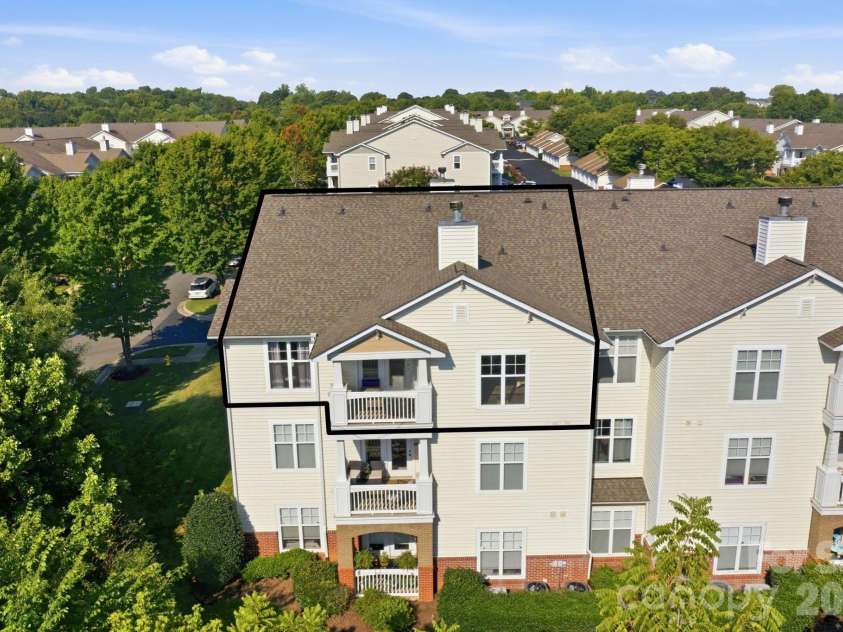 17257 Doe Valley Court, Cornelius, NC 28031.  MLS# CAR4405908, YatesRealty ID 39617. Top Floor Corner Unit