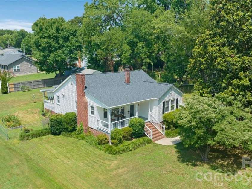 810 Ashwood Street, Kannapolis, NC 28081.  MLS# CAR4406450, YatesRealty ID 39618. 