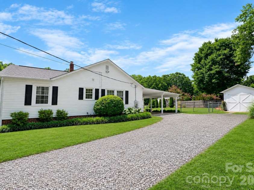 810 Ashwood Street, Kannapolis, NC 28081.  MLS# CAR4406450, YatesRealty ID 39618. 