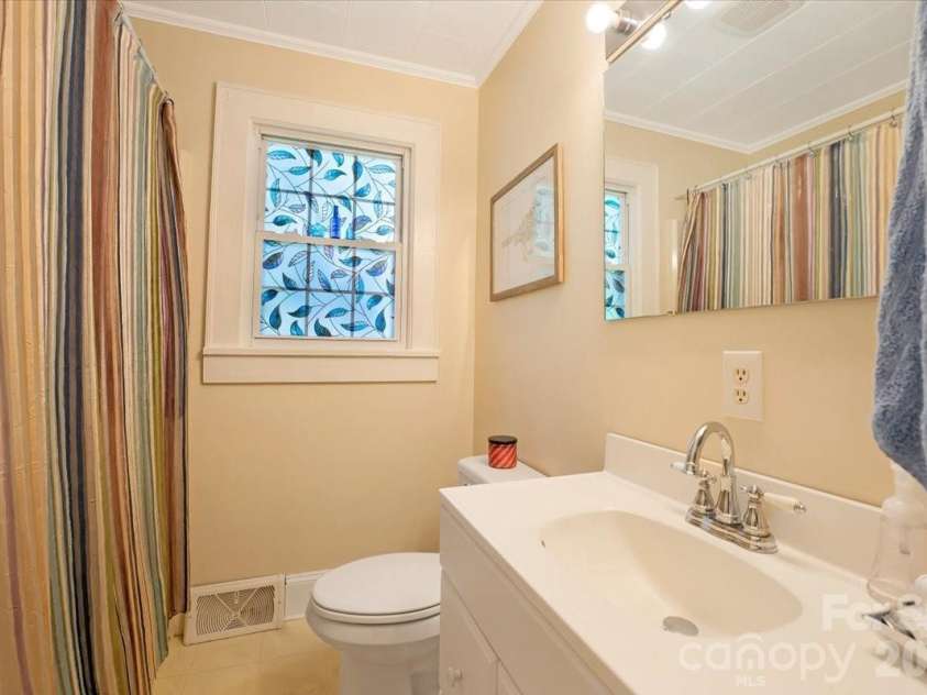 810 Ashwood Street, Kannapolis, NC 28081.  MLS# CAR4406450, YatesRealty ID 39618. 
