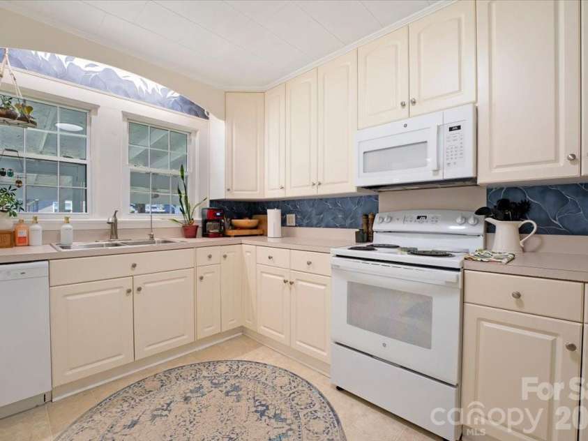 810 Ashwood Street, Kannapolis, NC 28081.  MLS# CAR4406450, YatesRealty ID 39618. 