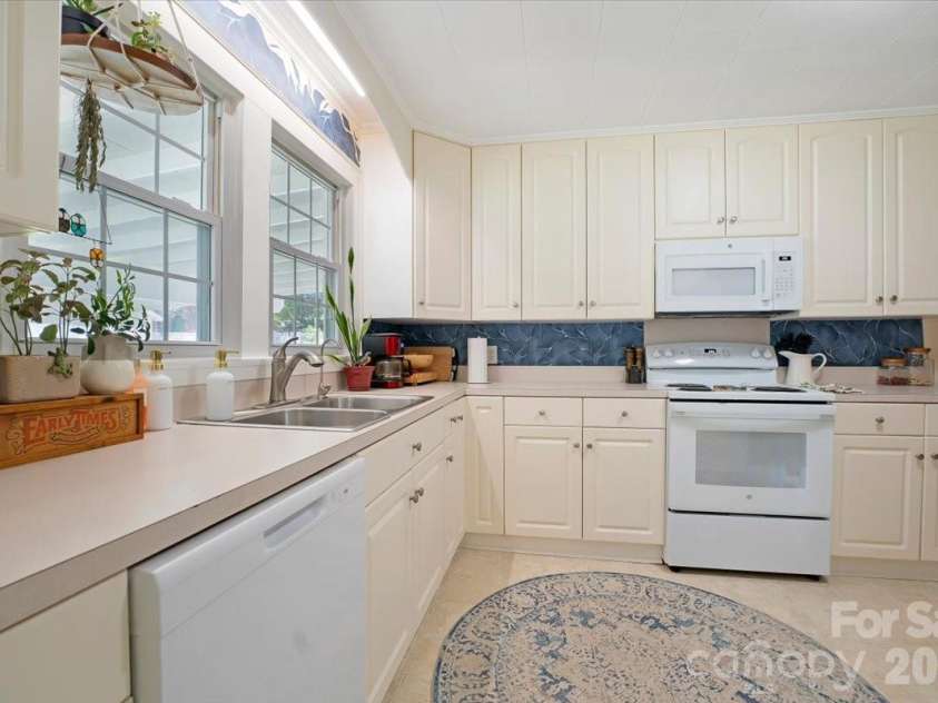 810 Ashwood Street, Kannapolis, NC 28081.  MLS# CAR4406450, YatesRealty ID 39618. 