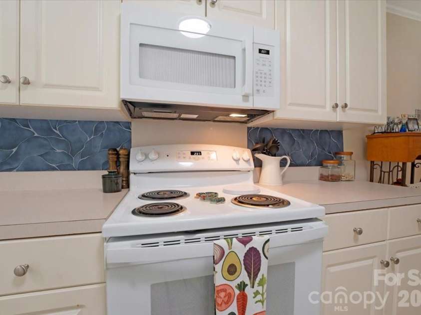 810 Ashwood Street, Kannapolis, NC 28081.  MLS# CAR4406450, YatesRealty ID 39618. 