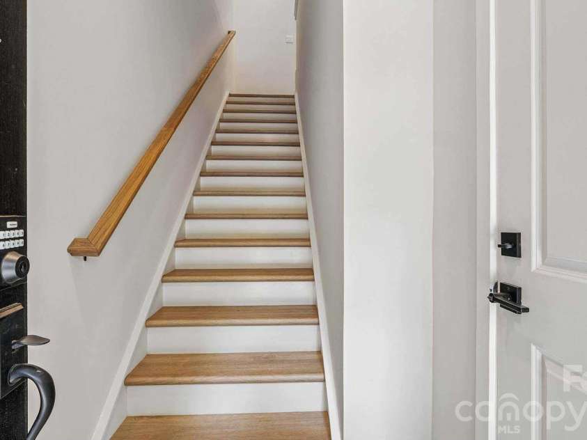 821 Hammers Lane, Charlotte, NC 28205.  MLS# CAR4406721, YatesRealty ID 39619. 