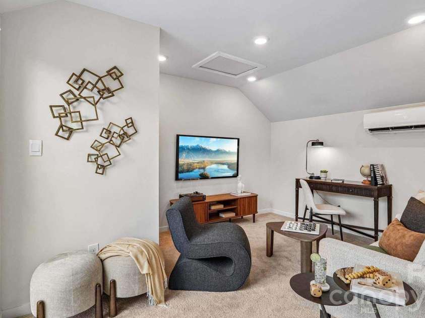 821 Hammers Lane, Charlotte, NC 28205.  MLS# CAR4406721, YatesRealty ID 39619. 