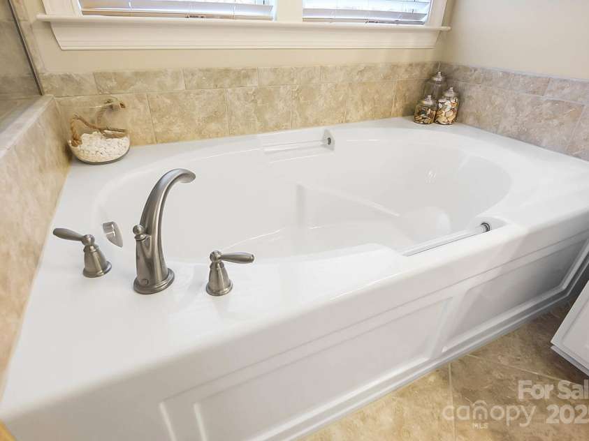 1419 Vickery Drive, Matthews, NC 28104.  MLS# CAR4327392, YatesRealty ID 3962. 