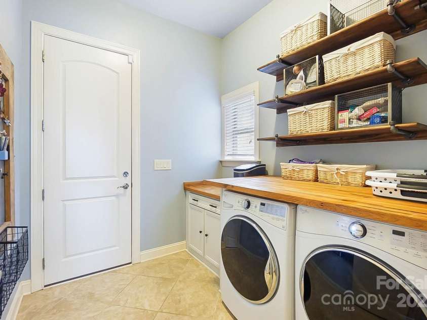 1419 Vickery Drive, Matthews, NC 28104.  MLS# CAR4327392, YatesRealty ID 3962. 