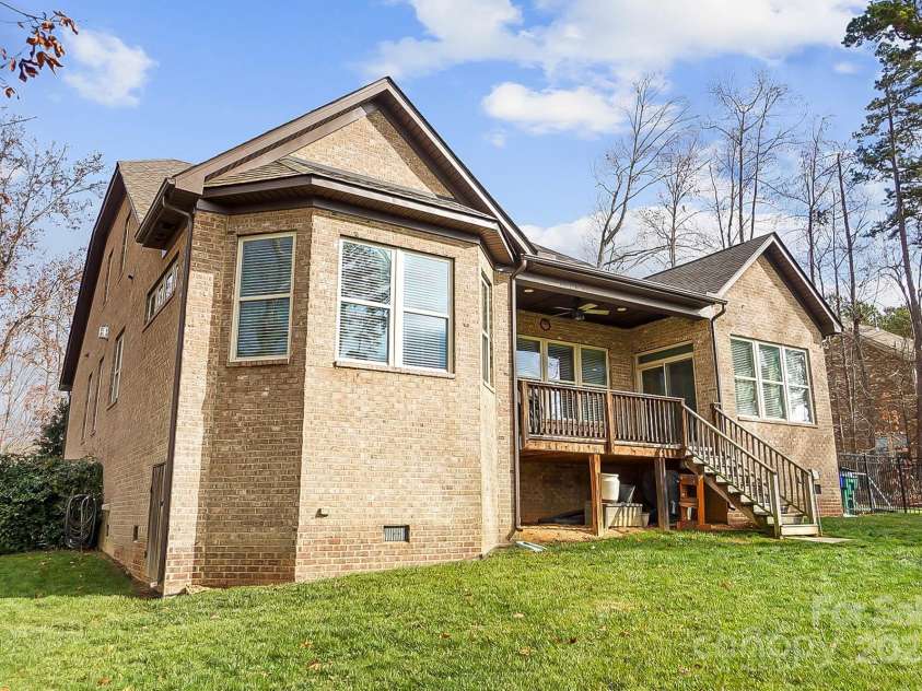 1419 Vickery Drive, Matthews, NC 28104.  MLS# CAR4327392, YatesRealty ID 3962. 