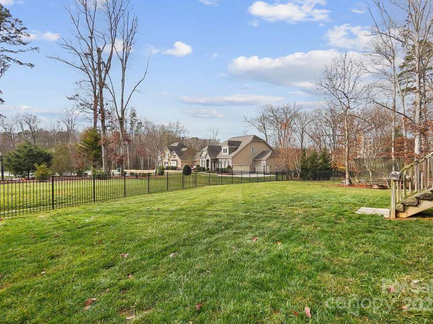 1419 Vickery Drive, Matthews, NC 28104.  MLS# CAR4327392, YatesRealty ID 3962. 