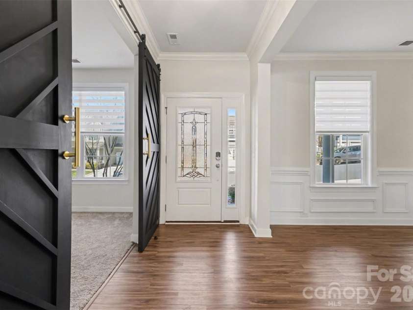14510 Grundys Way, Davidson, NC 28036.  MLS# CAR4347789, YatesRealty ID 3962. Expansive Foyer
