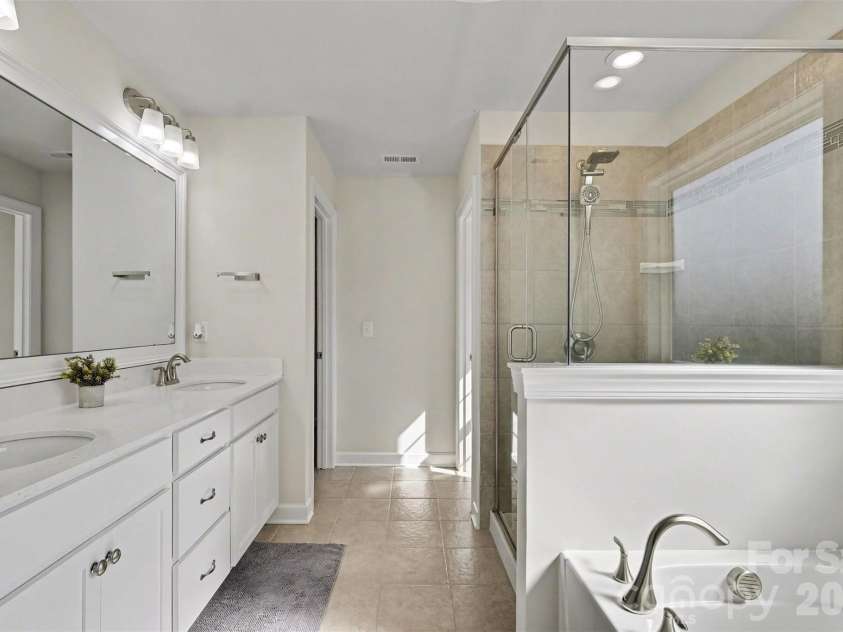14510 Grundys Way, Davidson, NC 28036.  MLS# CAR4347789, YatesRealty ID 3962. Primary ensuite bath
