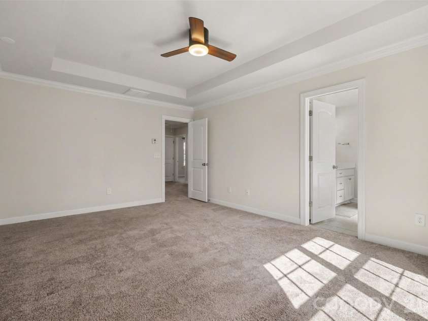 14510 Grundys Way, Davidson, NC 28036.  MLS# CAR4347789, YatesRealty ID 3962. Primary Suite
