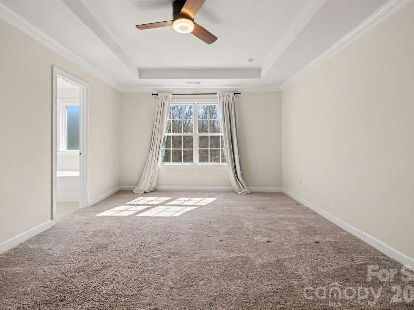 14510 Grundys Way, Davidson, NC 28036.  MLS# CAR4347789, YatesRealty ID 3962. Spacious Primary Suite