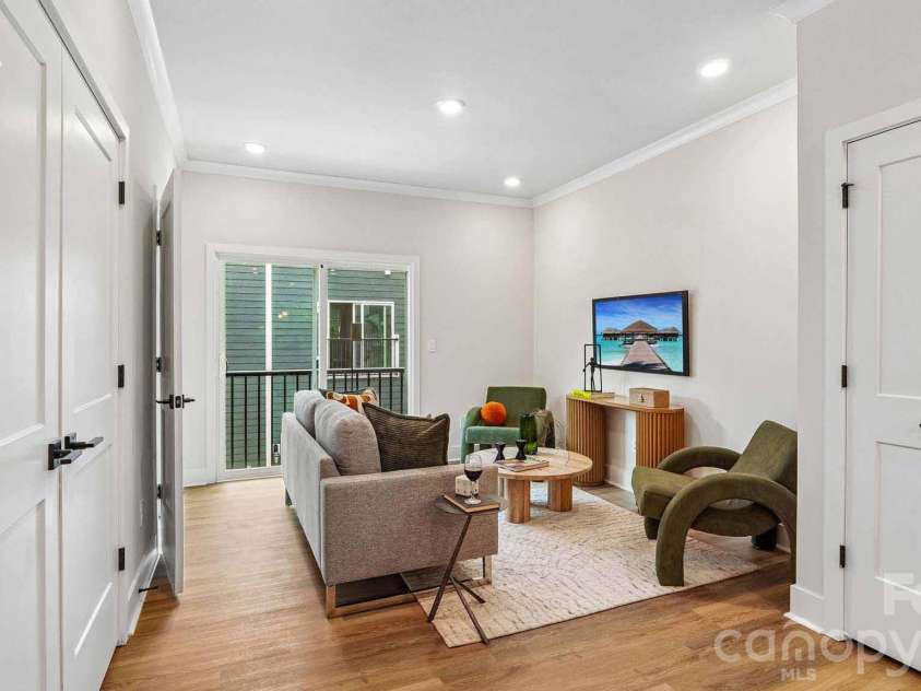 813 Hammers Lane, Charlotte, NC 28205.  MLS# CAR4406728, YatesRealty ID 39620. 