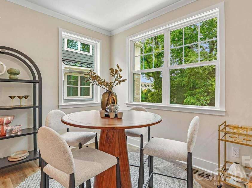 813 Hammers Lane, Charlotte, NC 28205.  MLS# CAR4406728, YatesRealty ID 39620. 
