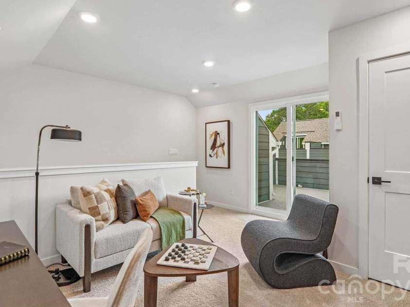 813 Hammers Lane, Charlotte, NC 28205.  MLS# CAR4406728, YatesRealty ID 39620. 