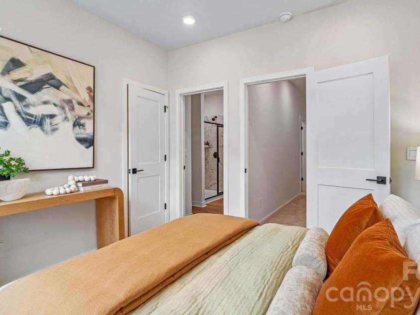 813 Hammers Lane, Charlotte, NC 28205.  MLS# CAR4406728, YatesRealty ID 39620. 