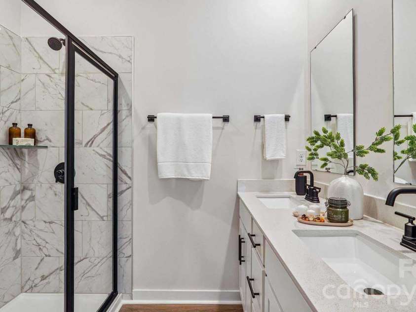 813 Hammers Lane, Charlotte, NC 28205.  MLS# CAR4406728, YatesRealty ID 39620. 
