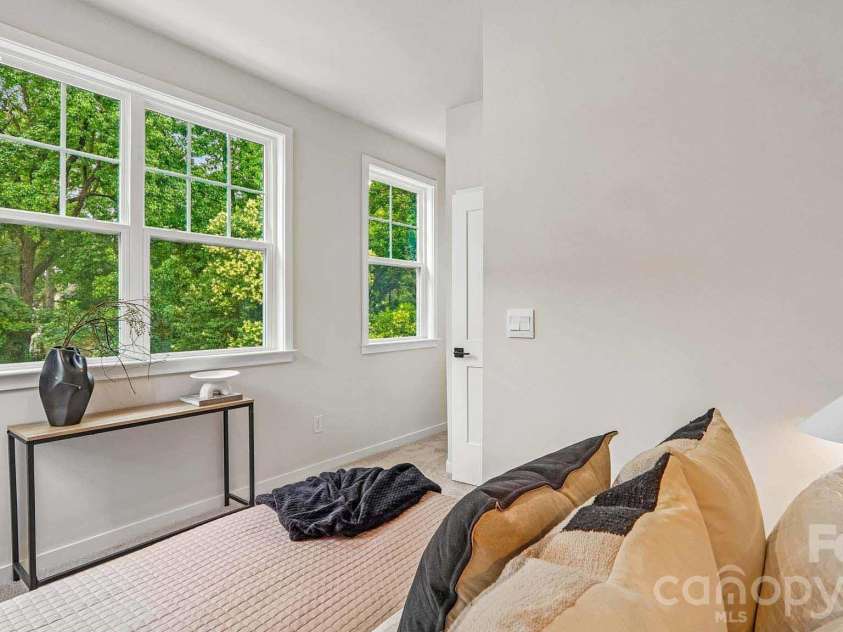 813 Hammers Lane, Charlotte, NC 28205.  MLS# CAR4406728, YatesRealty ID 39620. 