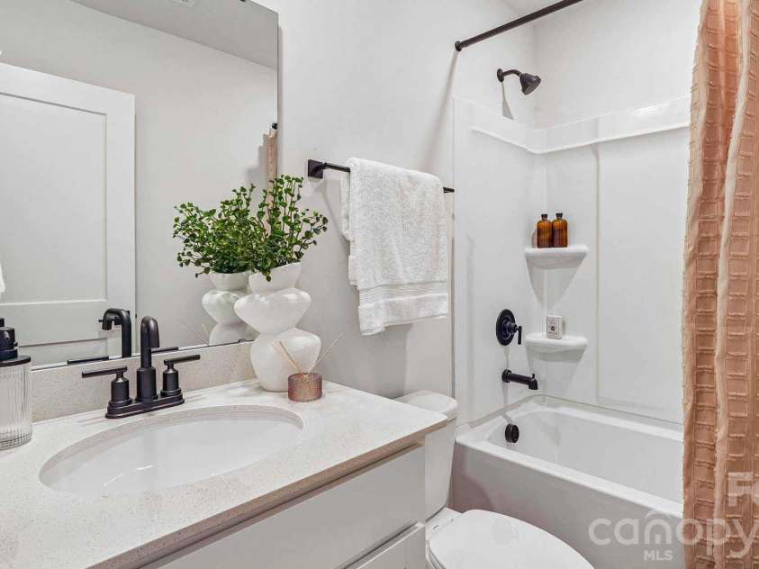 813 Hammers Lane, Charlotte, NC 28205.  MLS# CAR4406728, YatesRealty ID 39620. 