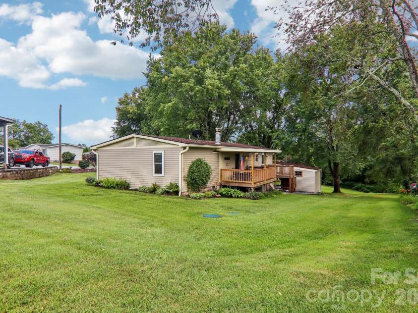 305 Meadowbrook Court, Hendersonville, NC 28792.  MLS# CAR4407091, YatesRealty ID 39621. 