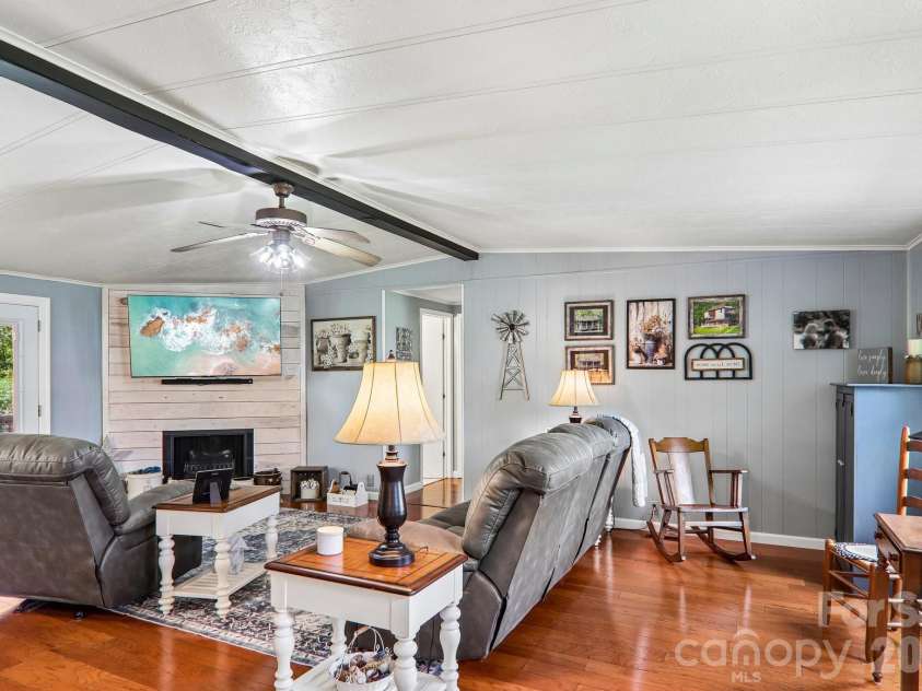 305 Meadowbrook Court, Hendersonville, NC 28792.  MLS# CAR4407091, YatesRealty ID 39621. 