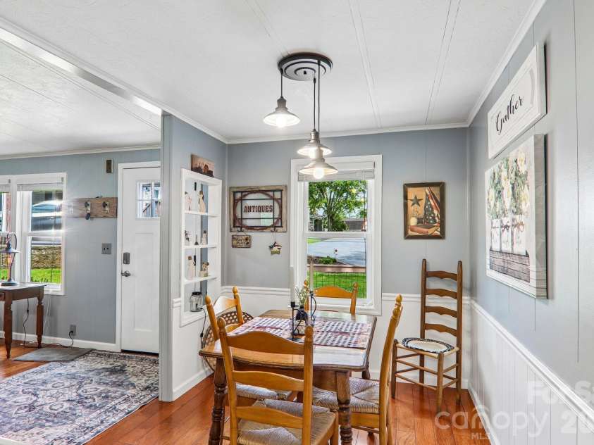 305 Meadowbrook Court, Hendersonville, NC 28792.  MLS# CAR4407091, YatesRealty ID 39621. 