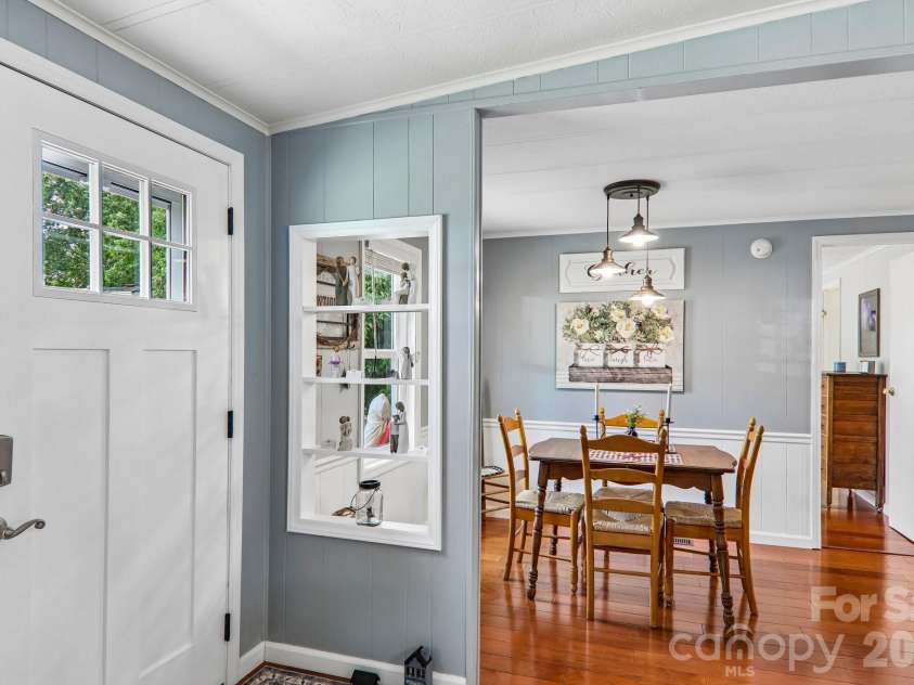 305 Meadowbrook Court, Hendersonville, NC 28792.  MLS# CAR4407091, YatesRealty ID 39621. 