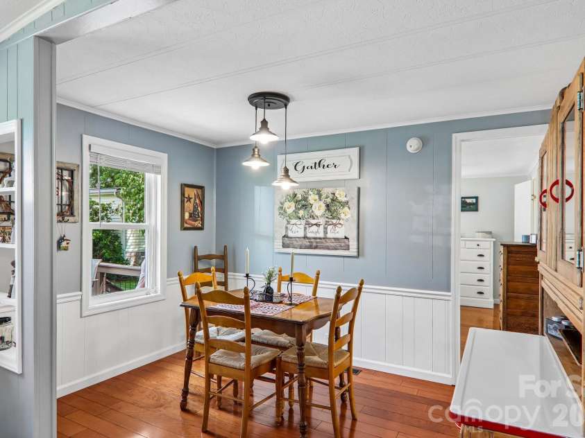 305 Meadowbrook Court, Hendersonville, NC 28792.  MLS# CAR4407091, YatesRealty ID 39621. 