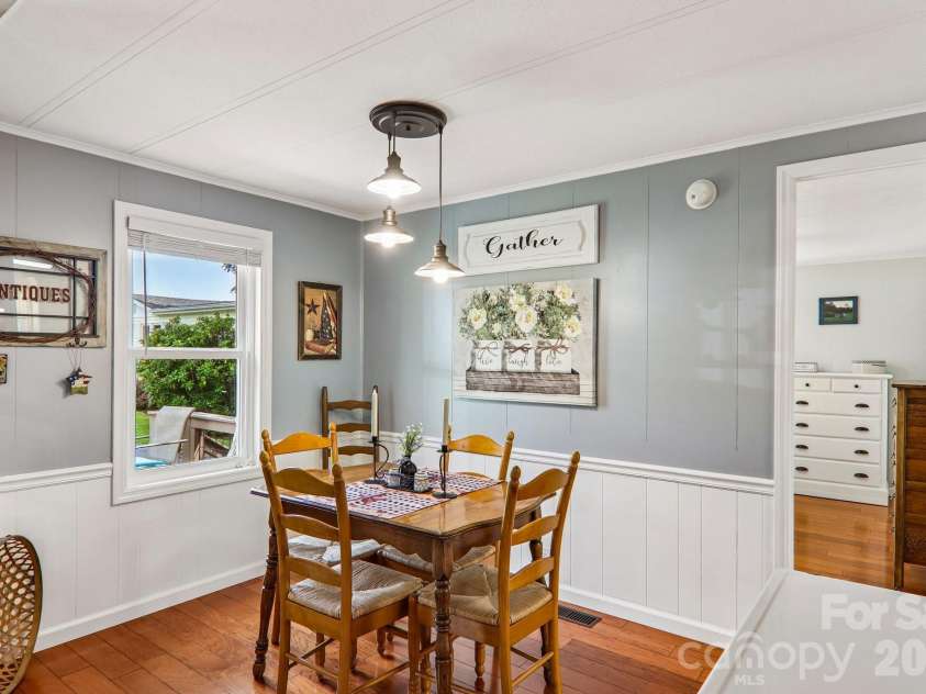 305 Meadowbrook Court, Hendersonville, NC 28792.  MLS# CAR4407091, YatesRealty ID 39621. 