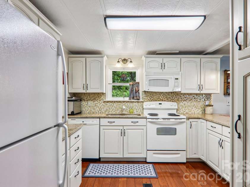 305 Meadowbrook Court, Hendersonville, NC 28792.  MLS# CAR4407091, YatesRealty ID 39621. 