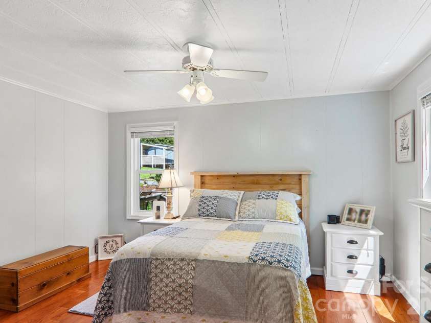 305 Meadowbrook Court, Hendersonville, NC 28792.  MLS# CAR4407091, YatesRealty ID 39621. 