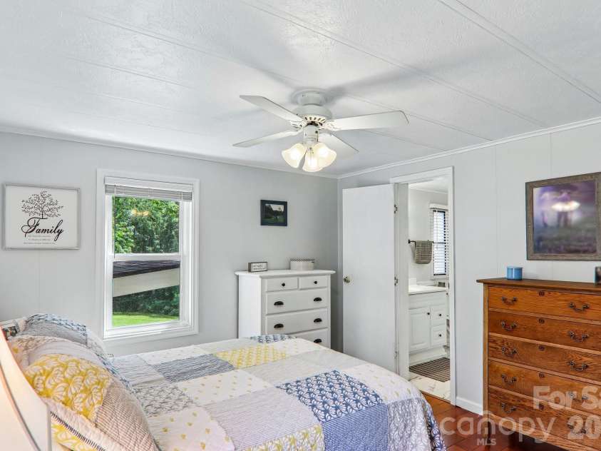 305 Meadowbrook Court, Hendersonville, NC 28792.  MLS# CAR4407091, YatesRealty ID 39621. 