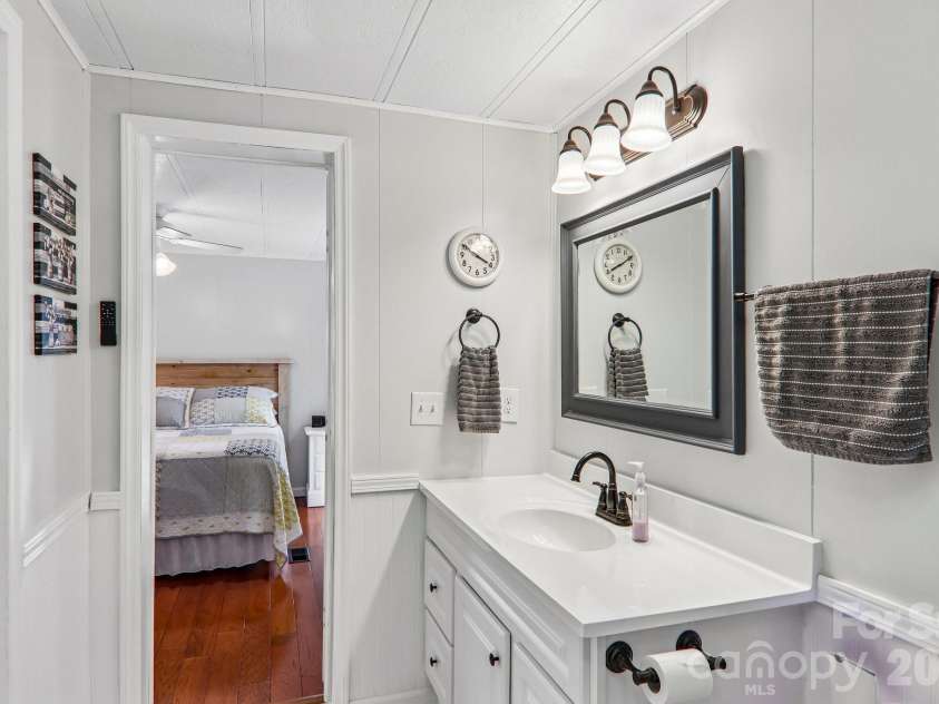 305 Meadowbrook Court, Hendersonville, NC 28792.  MLS# CAR4407091, YatesRealty ID 39621. 