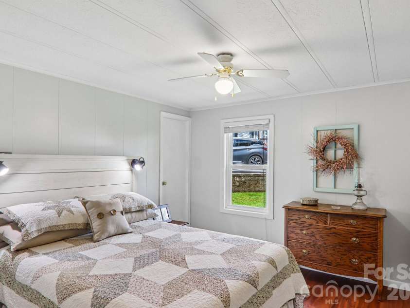 305 Meadowbrook Court, Hendersonville, NC 28792.  MLS# CAR4407091, YatesRealty ID 39621. 