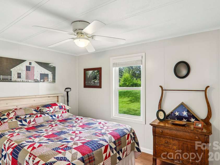 305 Meadowbrook Court, Hendersonville, NC 28792.  MLS# CAR4407091, YatesRealty ID 39621. 