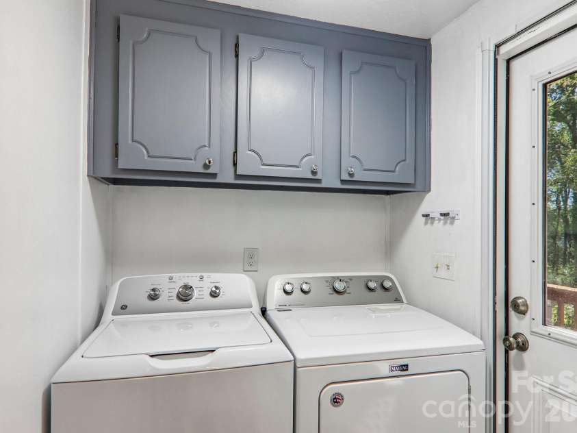 305 Meadowbrook Court, Hendersonville, NC 28792.  MLS# CAR4407091, YatesRealty ID 39621. 