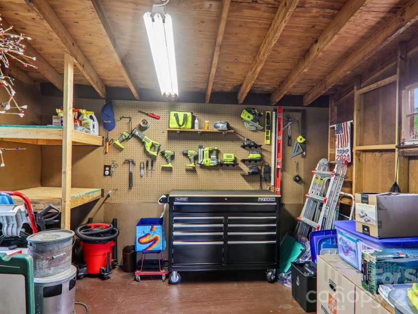 305 Meadowbrook Court, Hendersonville, NC 28792.  MLS# CAR4407091, YatesRealty ID 39621. 