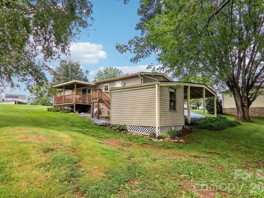 305 Meadowbrook Court, Hendersonville, NC 28792.  MLS# CAR4407091, YatesRealty ID 39621. 