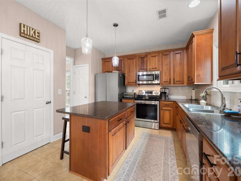 3339 Kingshire Way, Clover, SC 29710.  MLS# CAR4404024, YatesRealty ID 39623. 