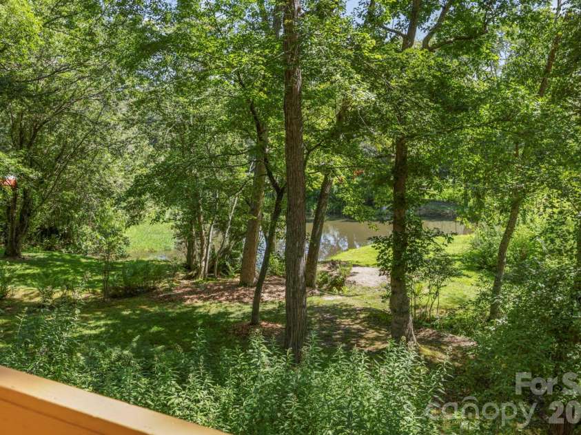 200 Newman Drive, Hendersonville, NC 28792.  MLS# CAR4405971, YatesRealty ID 39624. 