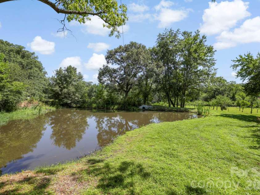 200 Newman Drive, Hendersonville, NC 28792.  MLS# CAR4405971, YatesRealty ID 39624. 