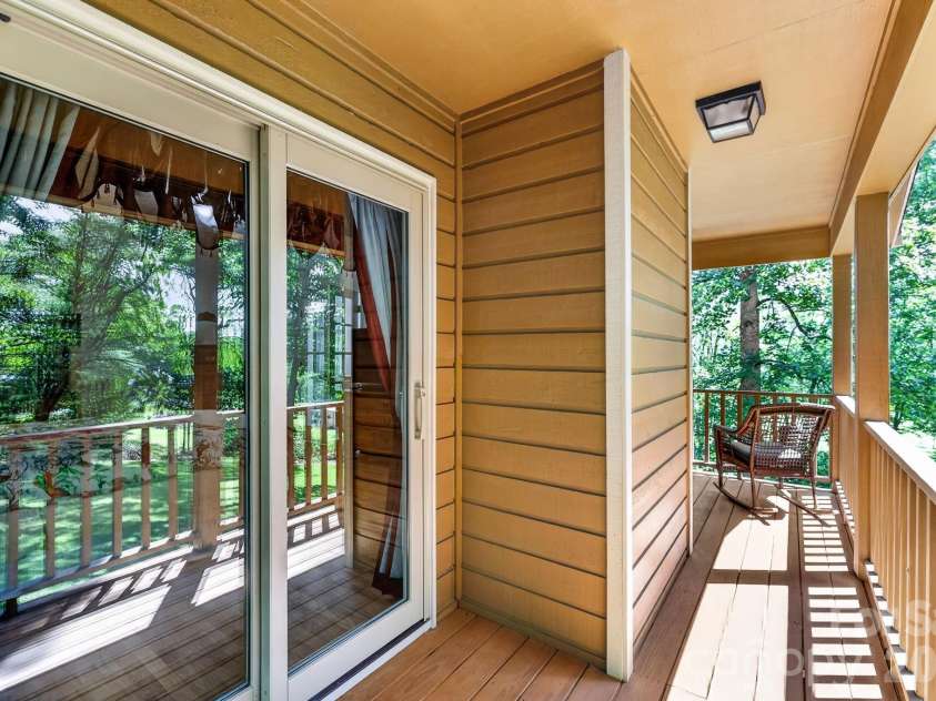 200 Newman Drive, Hendersonville, NC 28792.  MLS# CAR4405971, YatesRealty ID 39624. 