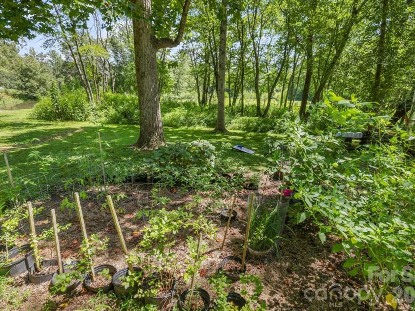 200 Newman Drive, Hendersonville, NC 28792.  MLS# CAR4405971, YatesRealty ID 39624. 