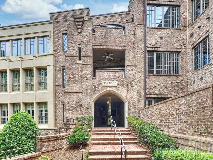 241 Queens Road, Charlotte, NC 28204.  MLS# CAR4400398, YatesRealty ID 39625. 