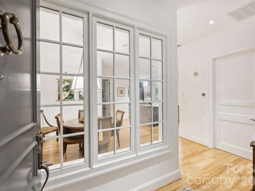 241 Queens Road, Charlotte, NC 28204.  MLS# CAR4400398, YatesRealty ID 39625. 