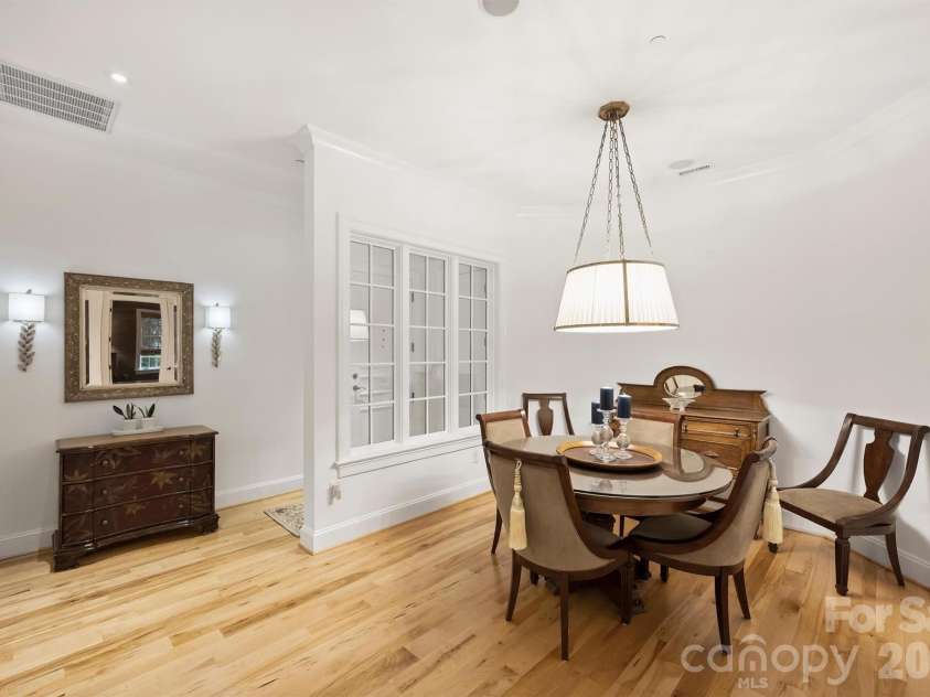 241 Queens Road, Charlotte, NC 28204.  MLS# CAR4400398, YatesRealty ID 39625. 